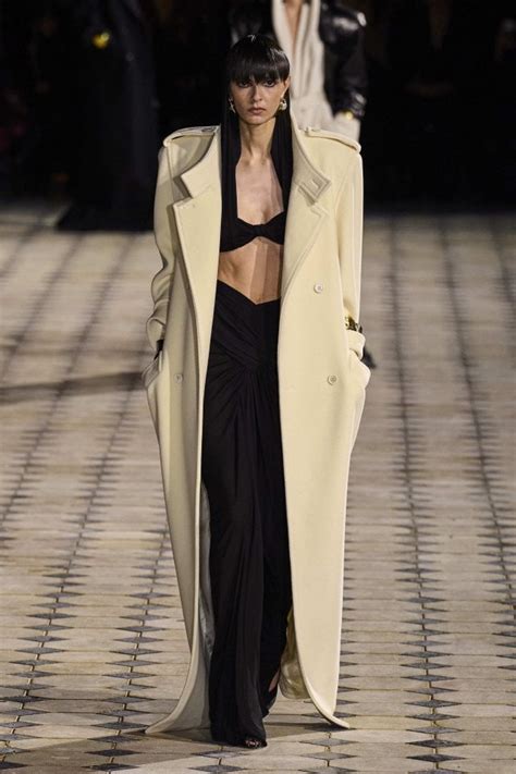 ysl sfilata 2022|PFW 2022: sfilata Yves Saint Laurent, autunno/inverno 2022.